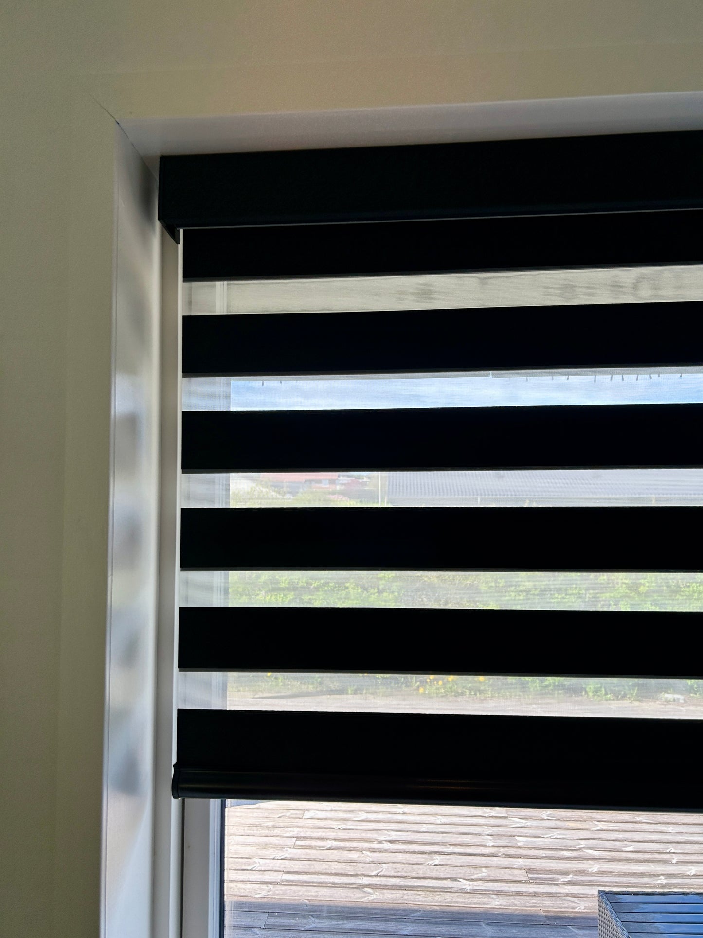 Motoriseret zebra gardin
